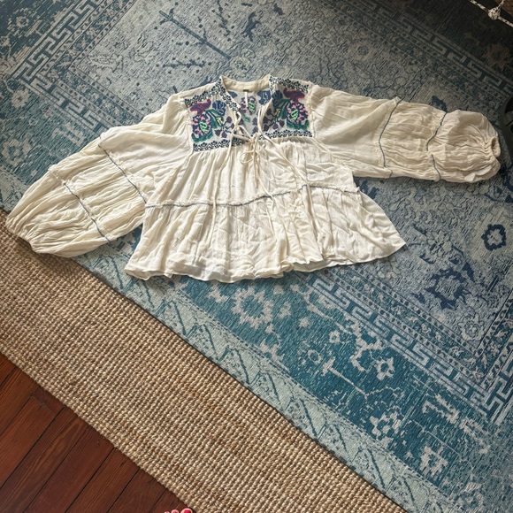 Free People - In Vivid Color Embroidered Peasant Top - Size M - Picture 5 of 9